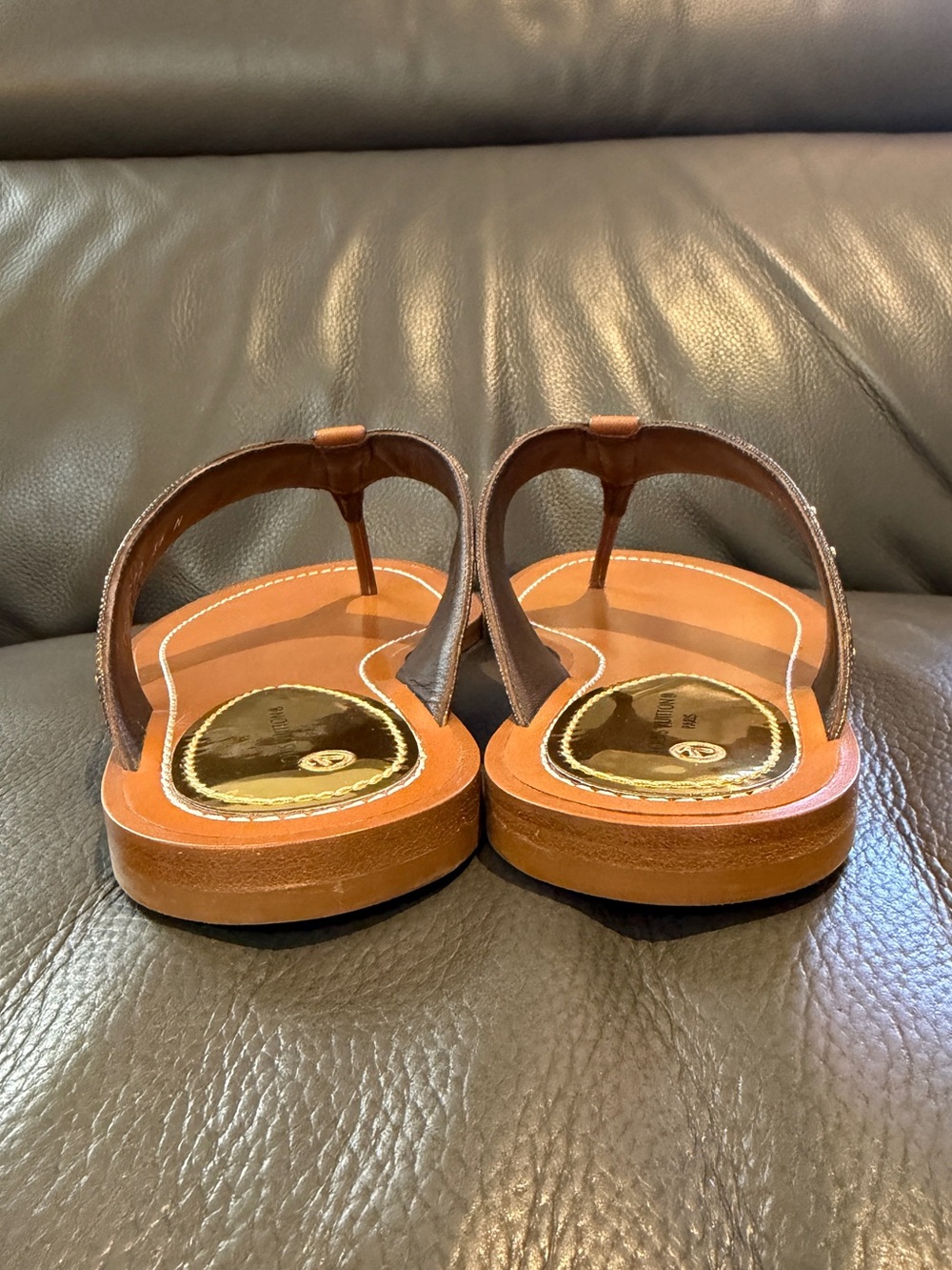 LOUIS VUITTON SUNNY FLAT THONG - Picture 8 of 11